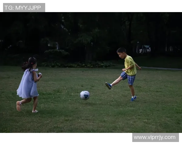 早起足球的魅力与挑战让我们在清晨的阳光中追逐梦想与激情